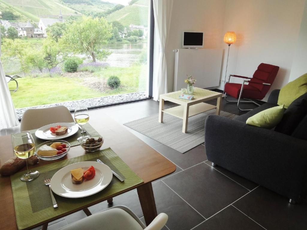 Ferienwohnung Am Moselufer Zell an der Mosel Exterior photo