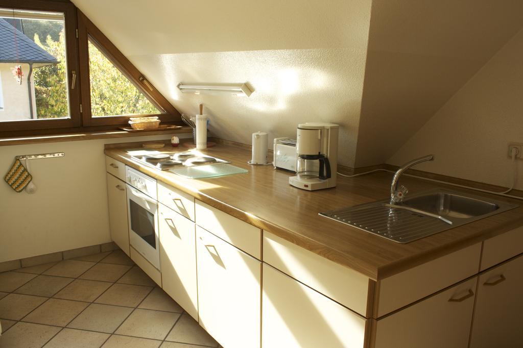 Ferienwohnung Am Moselufer Zell an der Mosel Exterior photo