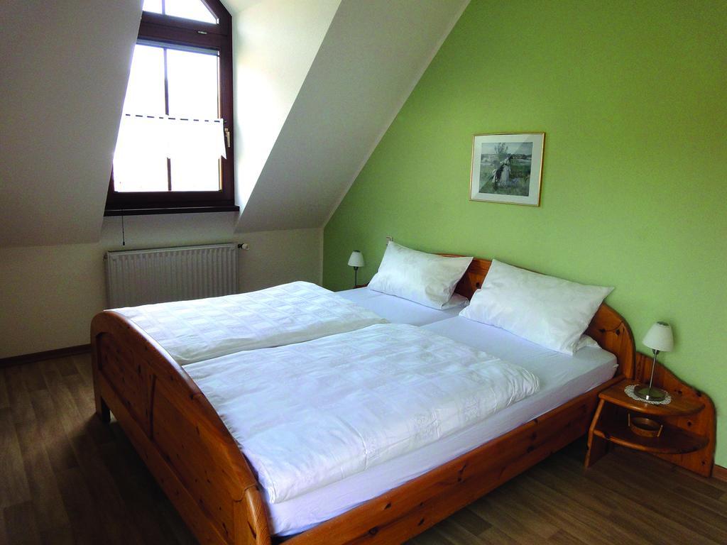 Ferienwohnung Am Moselufer Zell an der Mosel Exterior photo