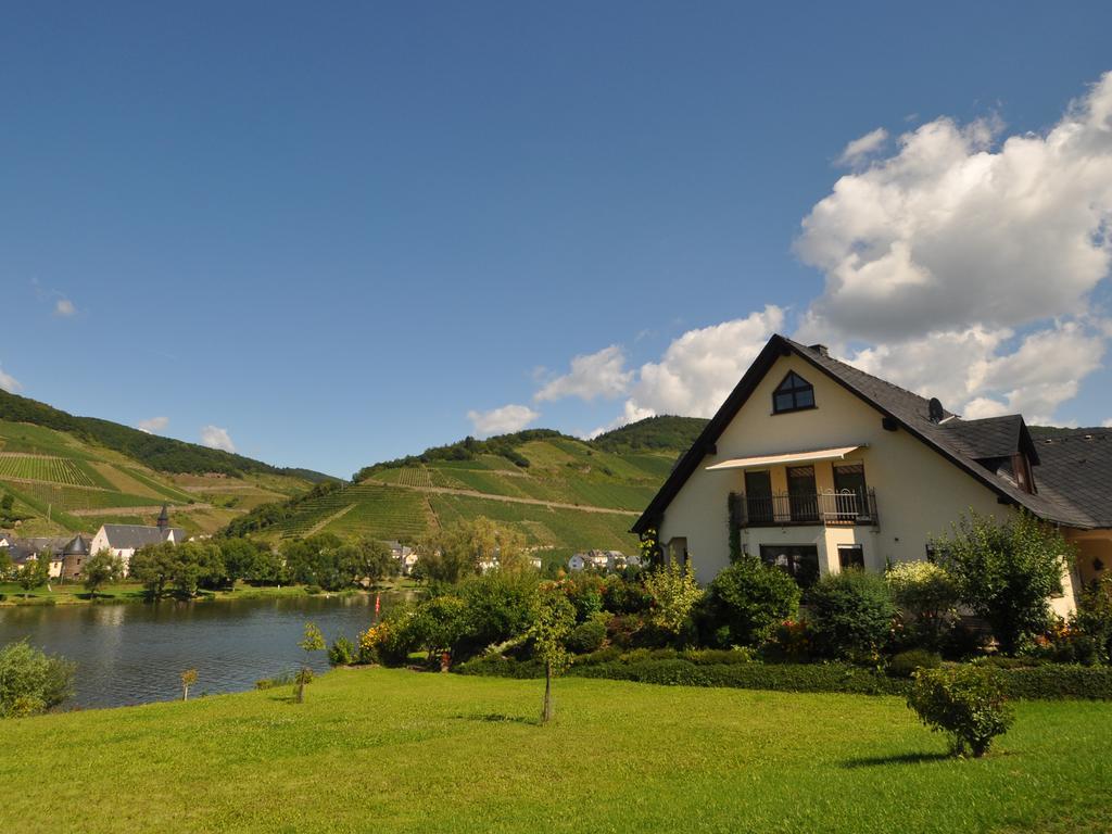 Ferienwohnung Am Moselufer Zell an der Mosel Exterior photo