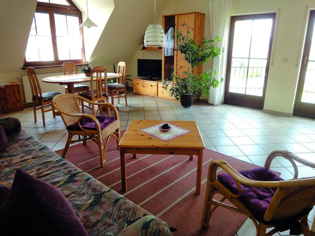 Ferienwohnung Am Moselufer Zell an der Mosel Exterior photo