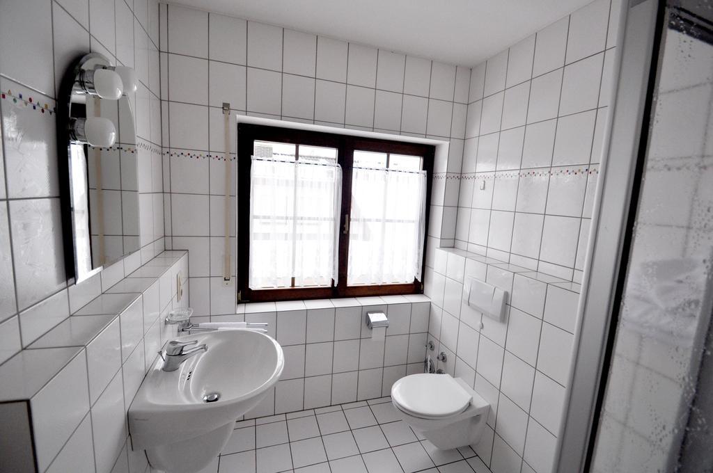 Ferienwohnung Am Moselufer Zell an der Mosel Exterior photo