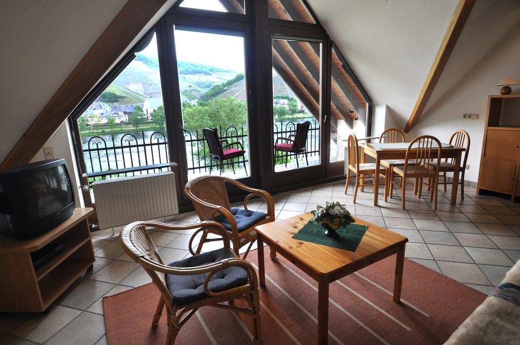 Ferienwohnung Am Moselufer Zell an der Mosel Exterior photo